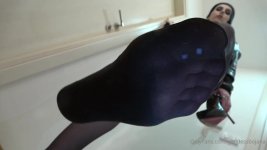 Goddess Bojana - Show her smelly pantyhose feet (part 8).jpg